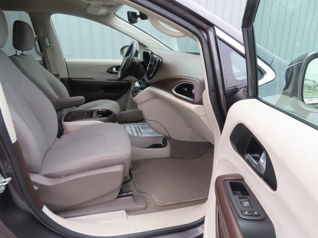 Used 2021 Chrysler Pacifica Touring AWD/4WD image 22