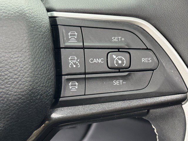 Certified 2023 Jeep Grand Cherokee L Laredo image 17