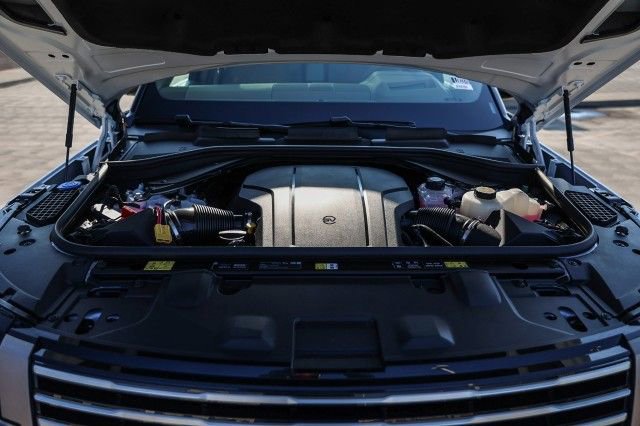 New 2025 Land Rover Range Rover SV image 28