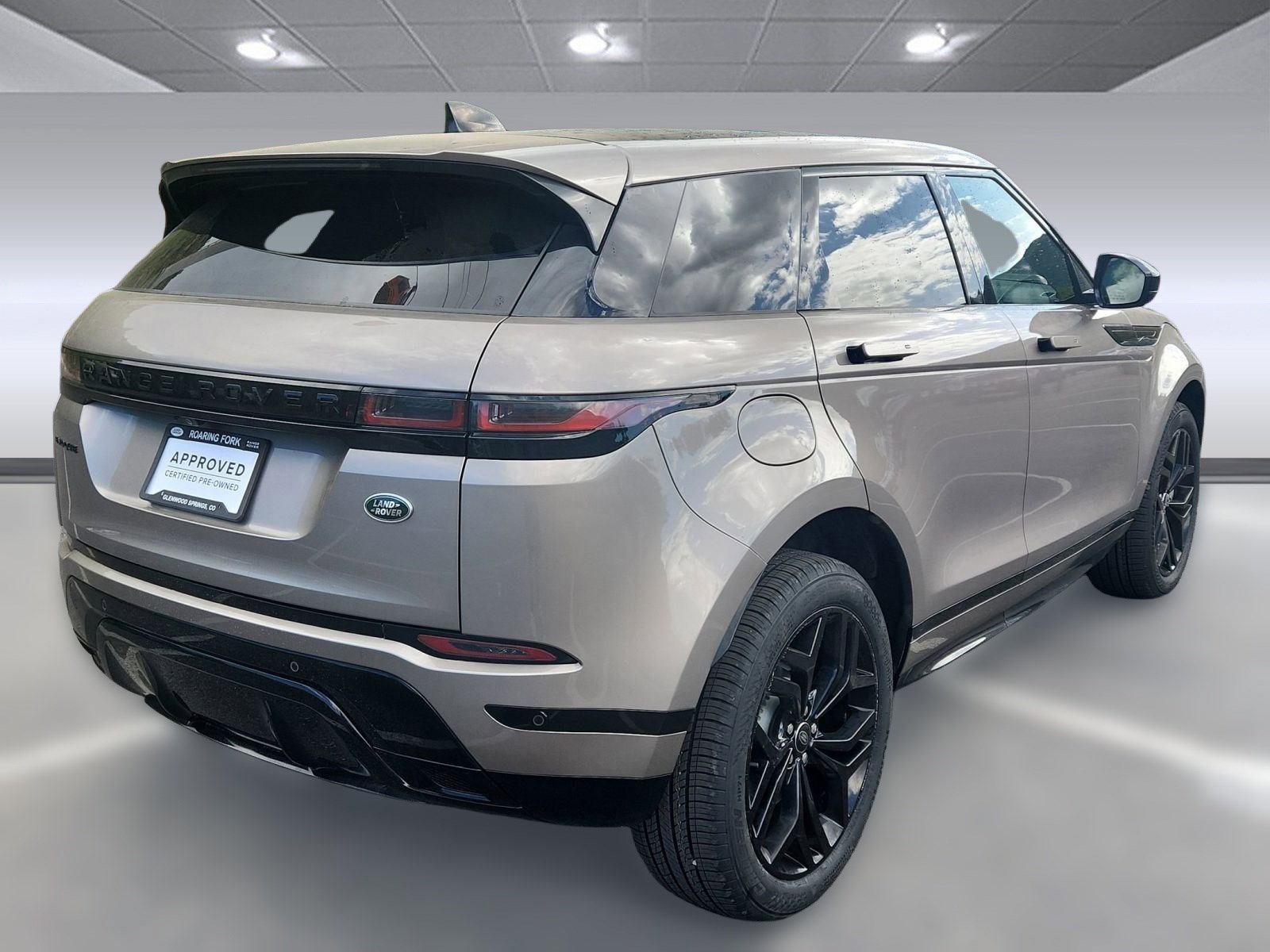 Used 2022 Land Rover Range Rover Evoque R-Dynamic SE image 6