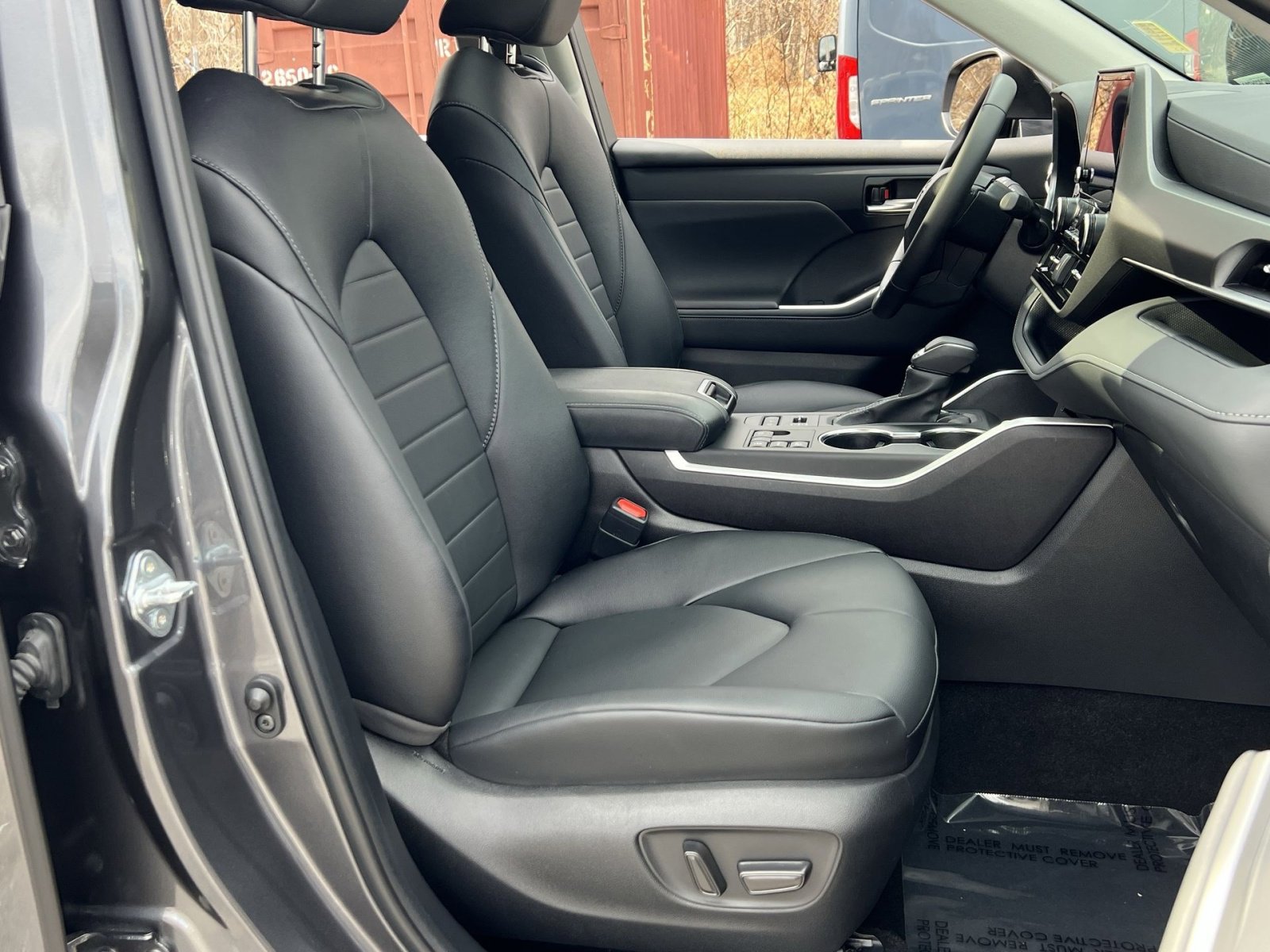 Used 2024 Toyota Highlander XLE image 27