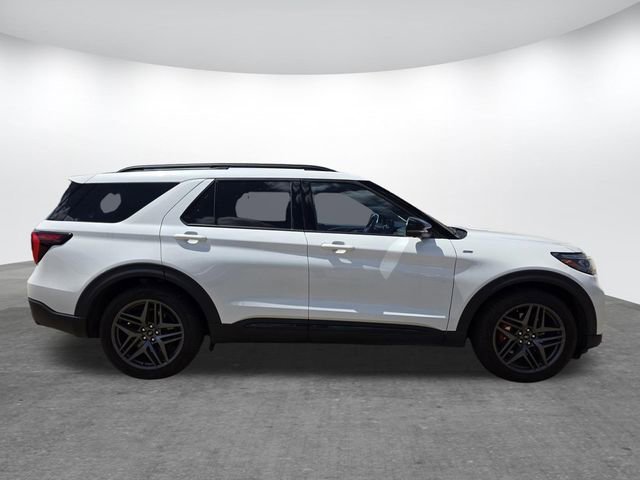 Used 2025 Ford Explorer ST-Line w/ Premium Package image 3