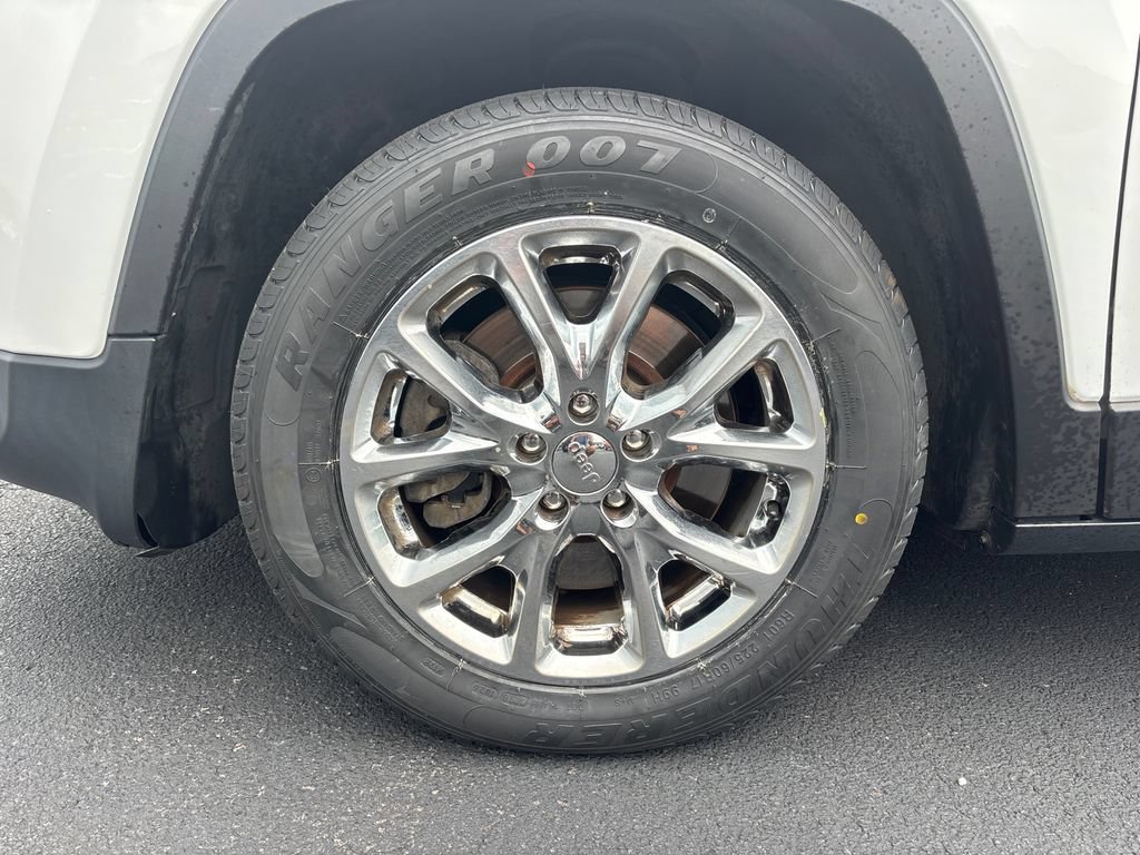 Used 2016 Jeep Cherokee Latitude FWD image 10
