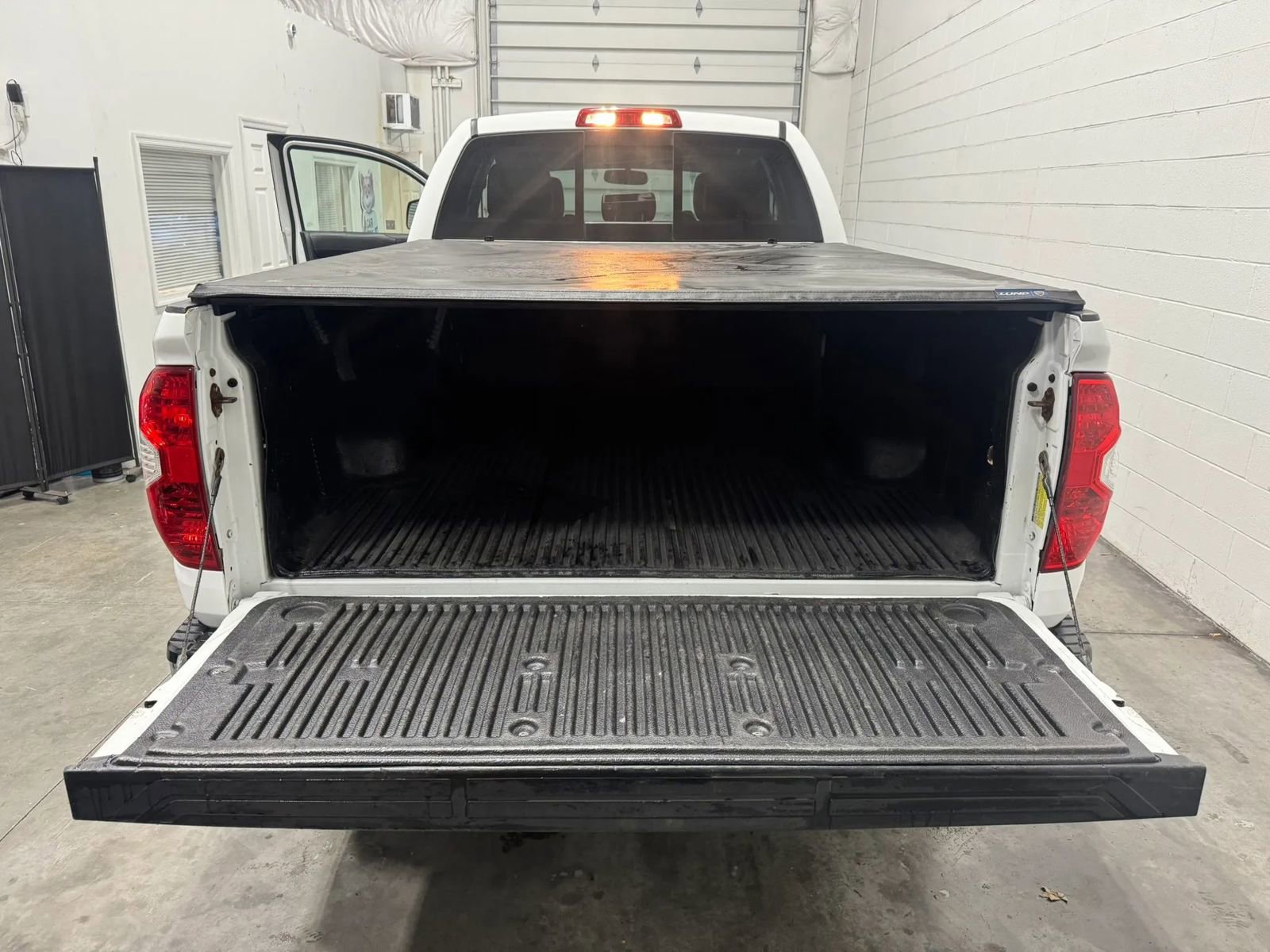 Used 2015 Toyota Tundra Limited w/ Limited Premium Package AWD/4WD image 30