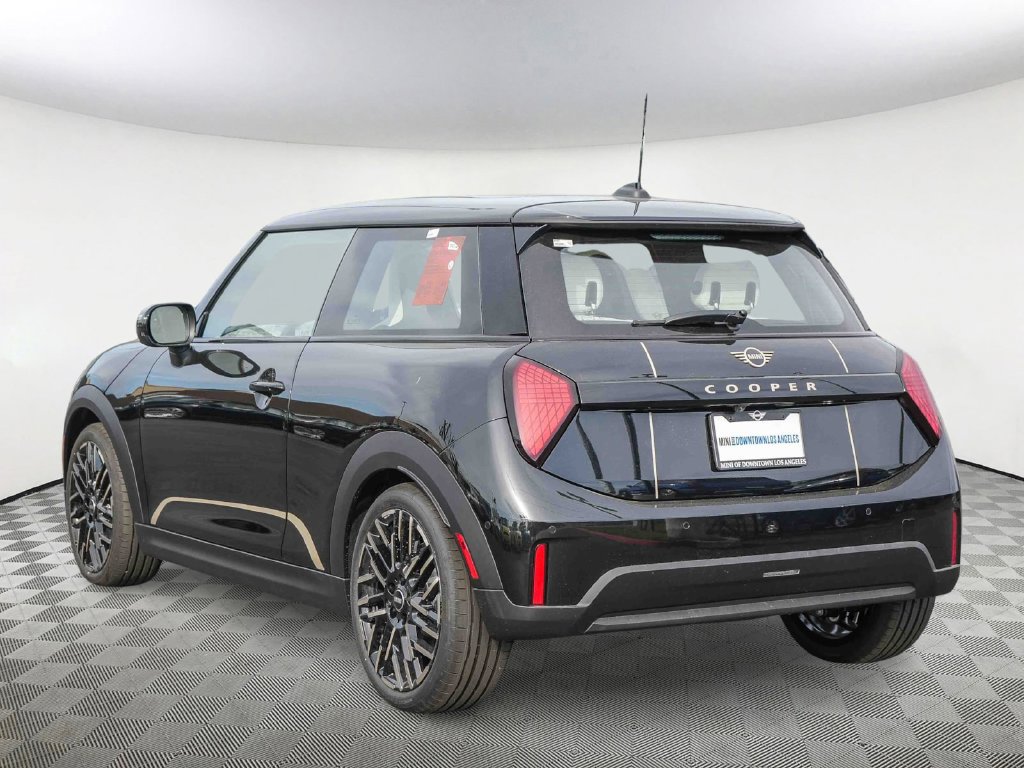 Used 2026 MINI Cooper 2-Door Hardtop FWD image 8