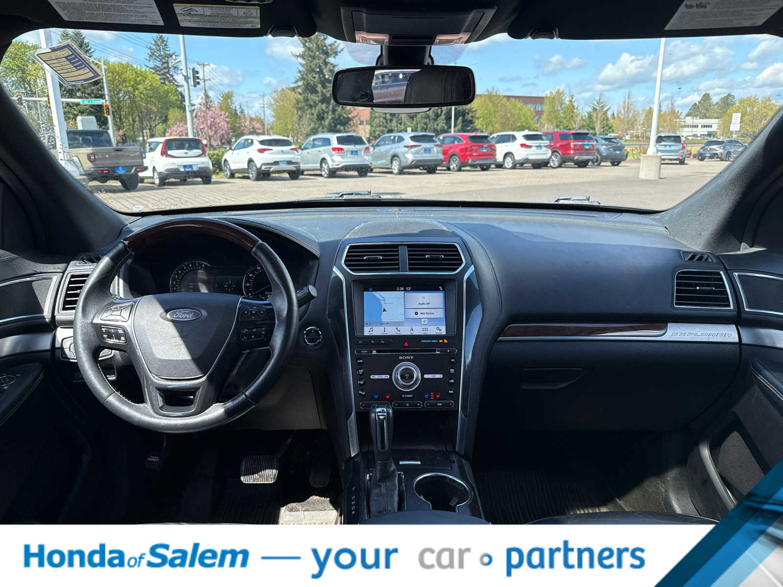 Used 2018 Ford Explorer Platinum AWD/4WD image 10