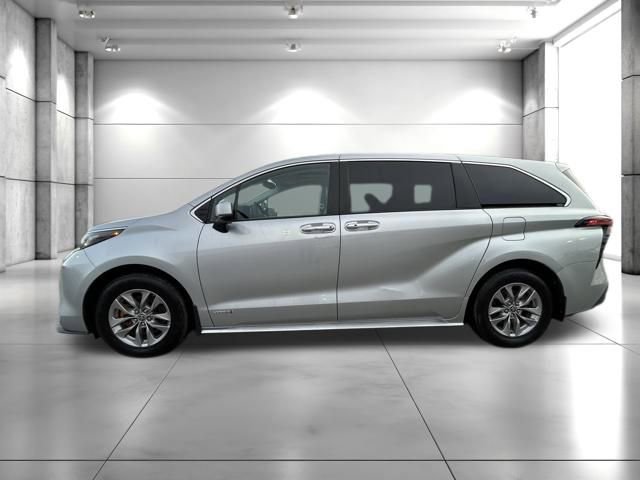 Used 2021 Toyota Sienna XLE image 4