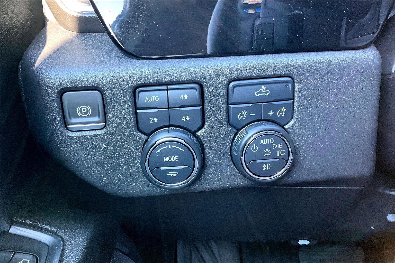 Used 2024 Chevrolet Silverado 1500 LT Trail Boss w/ Convenience Package II AWD/4WD image 38