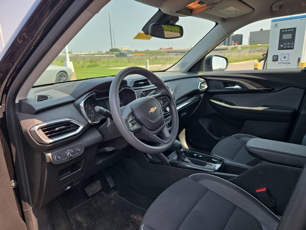 Used 2023 Chevrolet TrailBlazer LT w/ Convenience Package FWD image 11