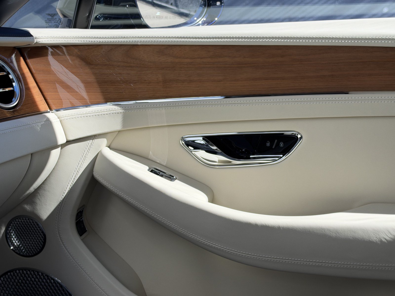 New 2027 Bentley Continental GTC AWD/4WD image 32