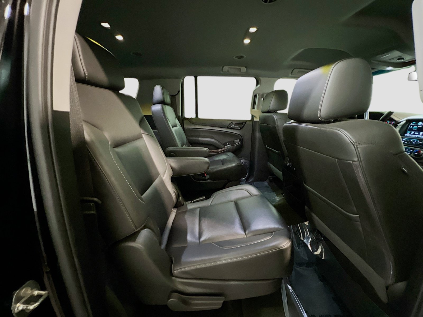 Used 2018 Chevrolet Suburban LT w/ Luxury Package RWD image 21