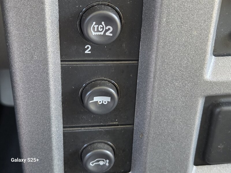 Used 2004 HUMMER H2 w/ Preferred Equipment Group AWD/4WD image 30