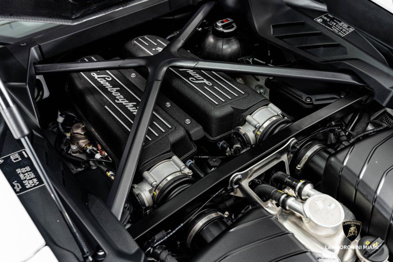 Used 2024 Lamborghini Huracan Tecnica image 18