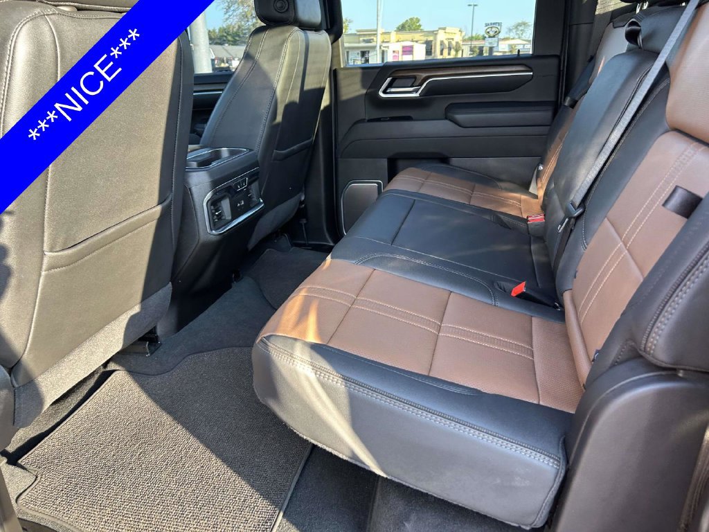 Used 2025 Chevrolet Silverado 2500 High Country w/ High Country Premium Package AWD/4WD image 12