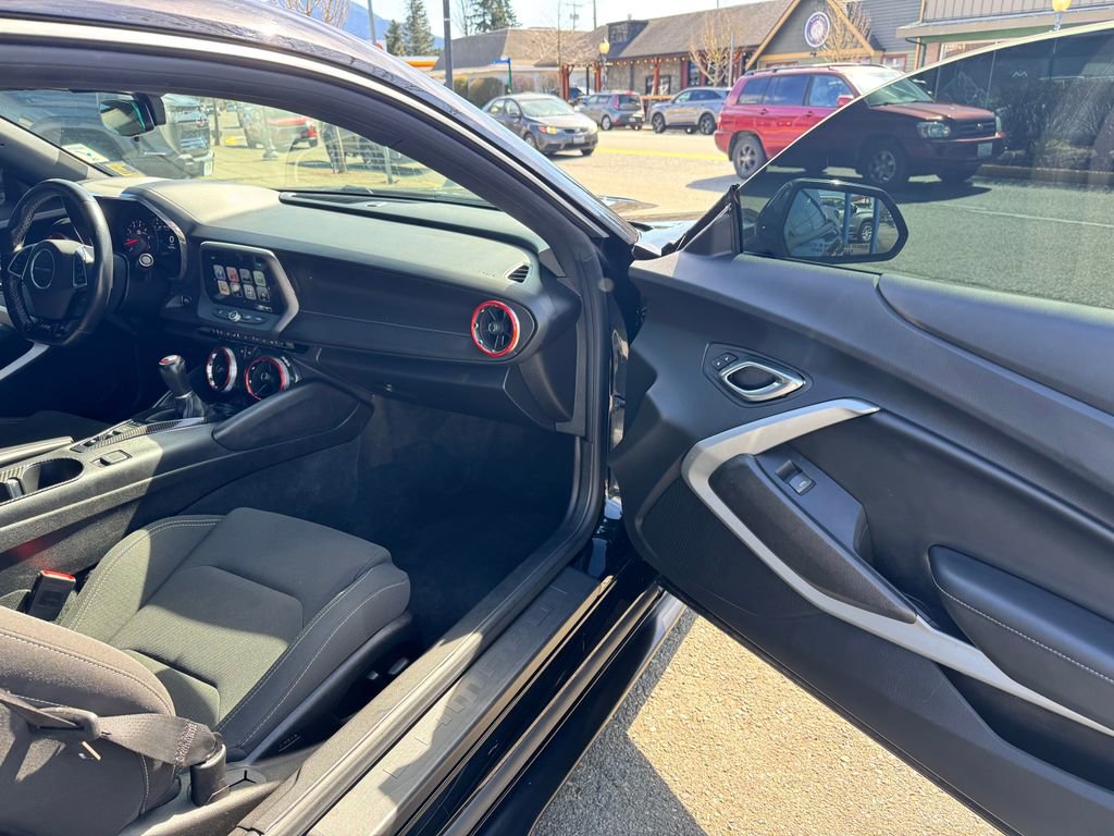 Used 2018 Chevrolet Camaro SS image 11