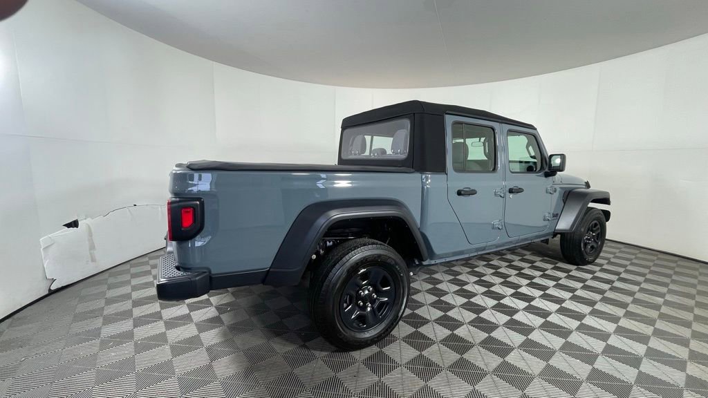 Certified 2024 Jeep Gladiator Sport AWD/4WD image 3