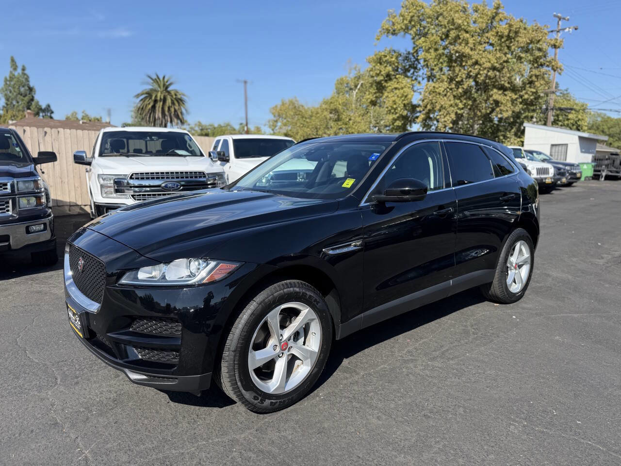 Used 2019 Jaguar F-PACE Premium image 3