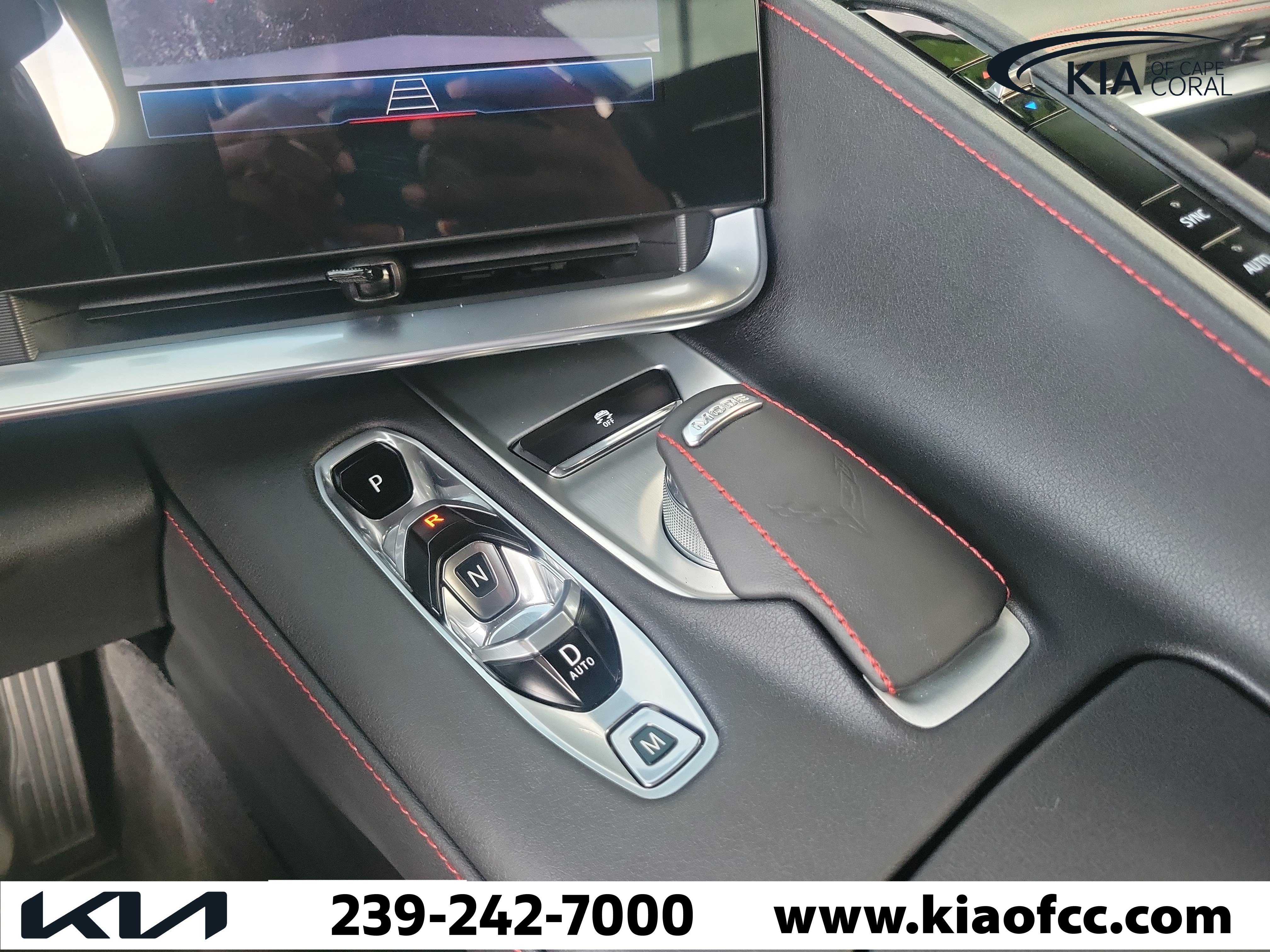Used 2024 Chevrolet Corvette Stingray Coupe w/ 1LT RWD image 32