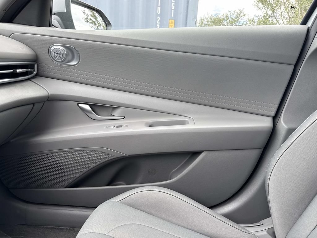 Used 2022 Hyundai Elantra SEL FWD image 26