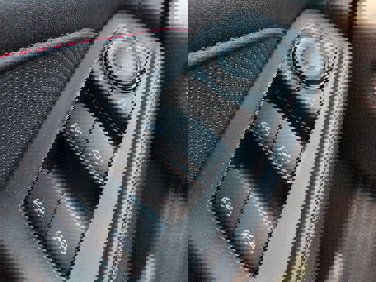 Used 2023 Chevrolet Traverse RS image 24