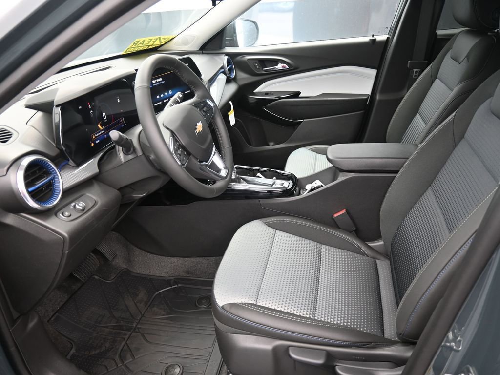 New 2025 Chevrolet Trax LT w/ Driver Confidence Package image 15