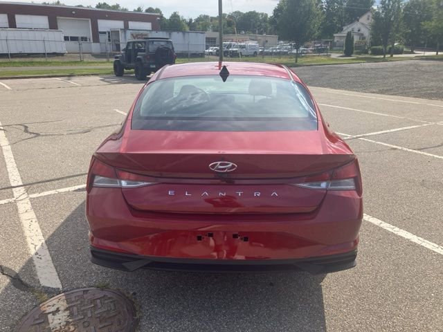 Used 2023 Hyundai Elantra SEL w/ Cargo Package FWD image 6