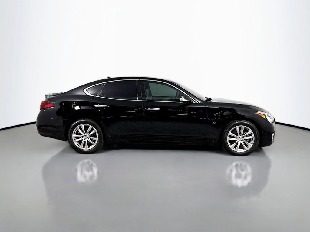 Used 2019 INFINITI Q70 Luxe w/ Proactive Package image 4