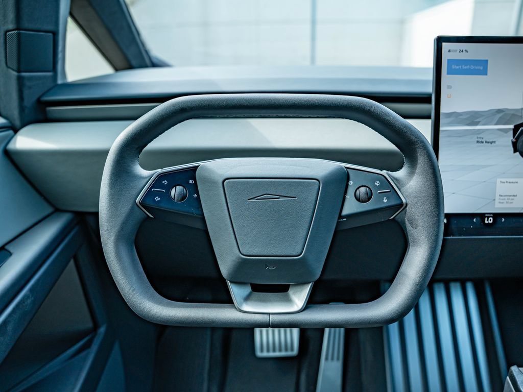 Used 2024 Tesla Cybertruck AWD Crew Cab image 20