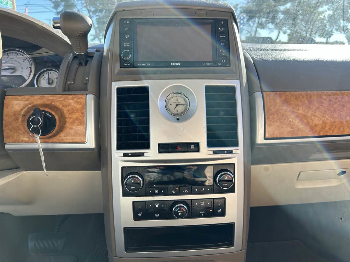 Used 2010 Chrysler Town & Country Limited FWD image 16