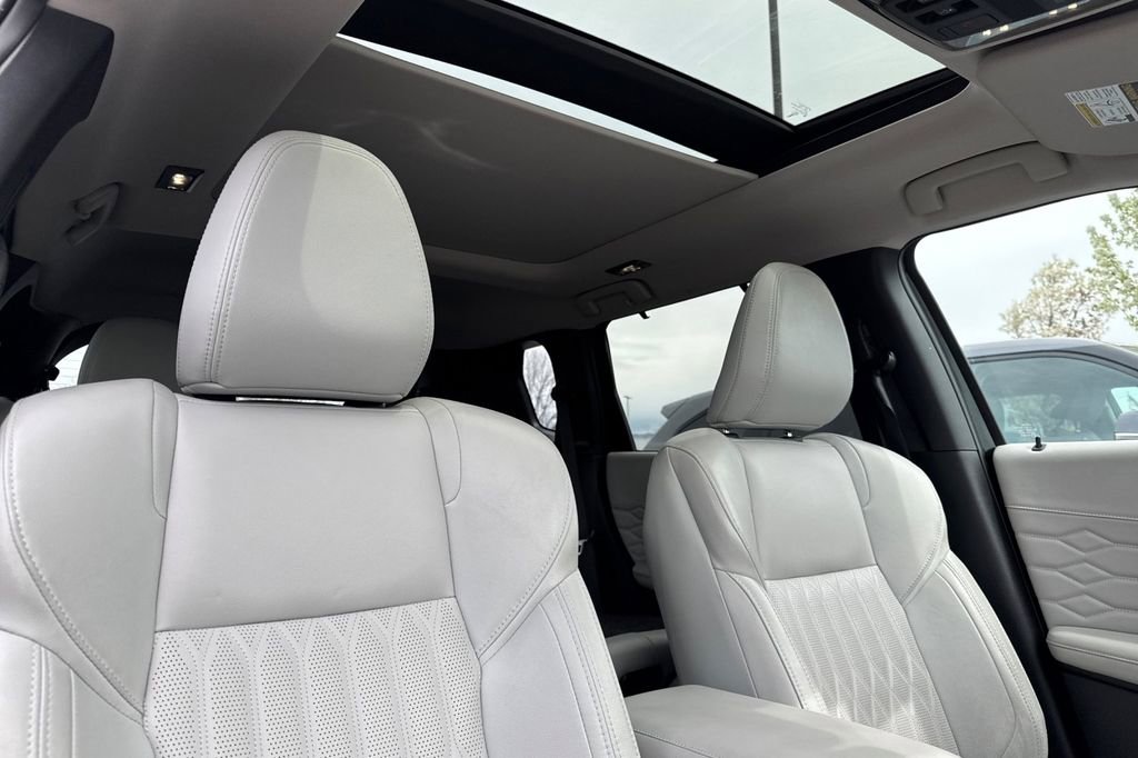 Used 2025 Mitsubishi Outlander SEL AWD/4WD image 18