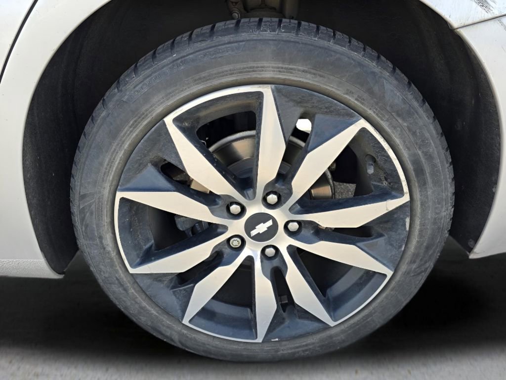 Used 2017 Chevrolet Malibu LT w/ Leather Package image 9