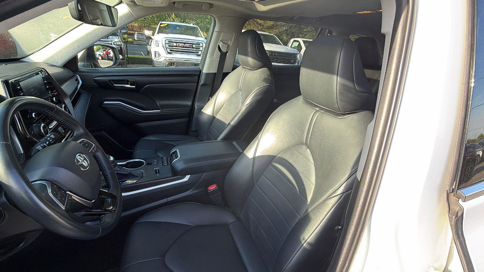 Used 2020 Toyota Highlander XLE image 14