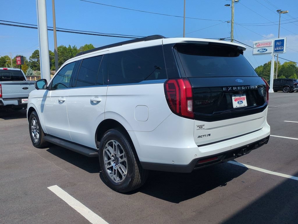 Used 2025 Ford Expedition Active RWD image 8