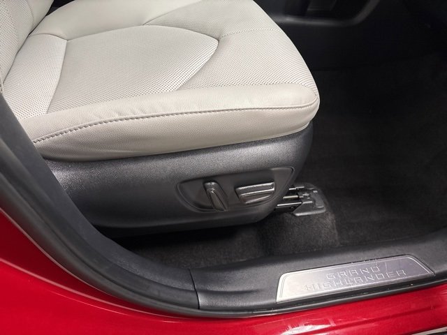 Used 2024 Toyota Grand Highlander Platinum image 11