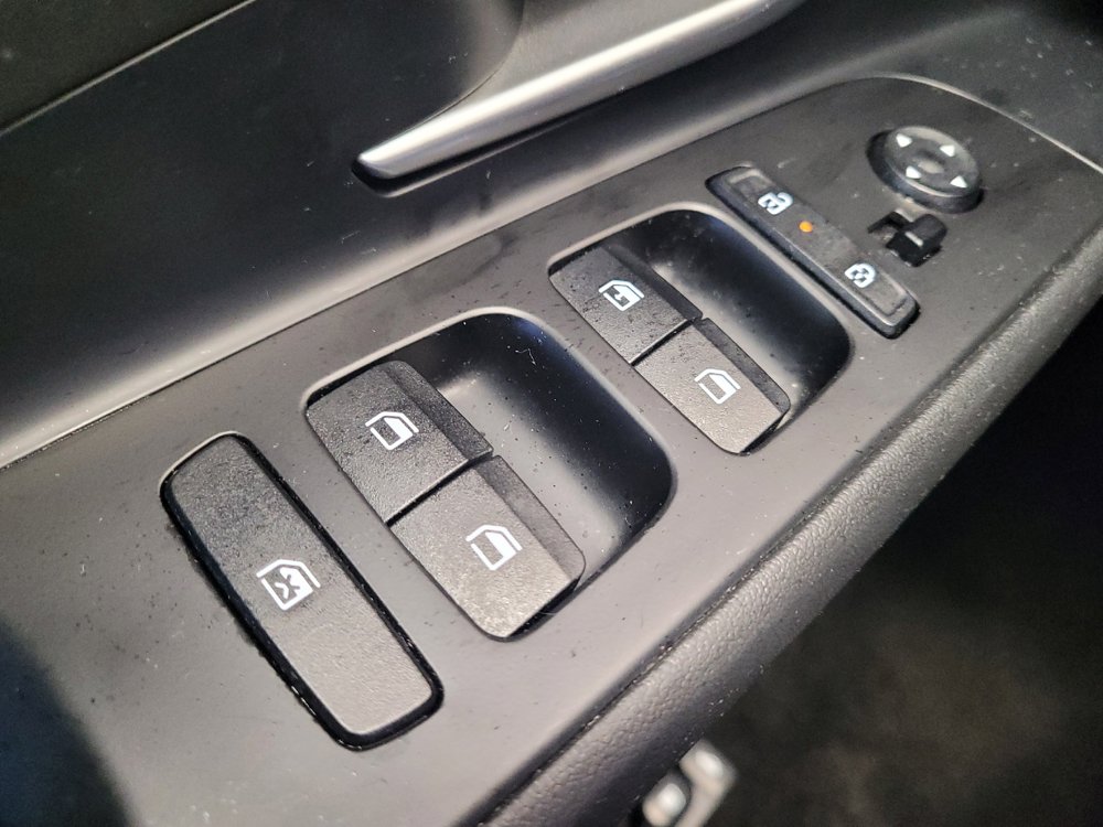 Used 2025 Hyundai Elantra SE FWD image 27