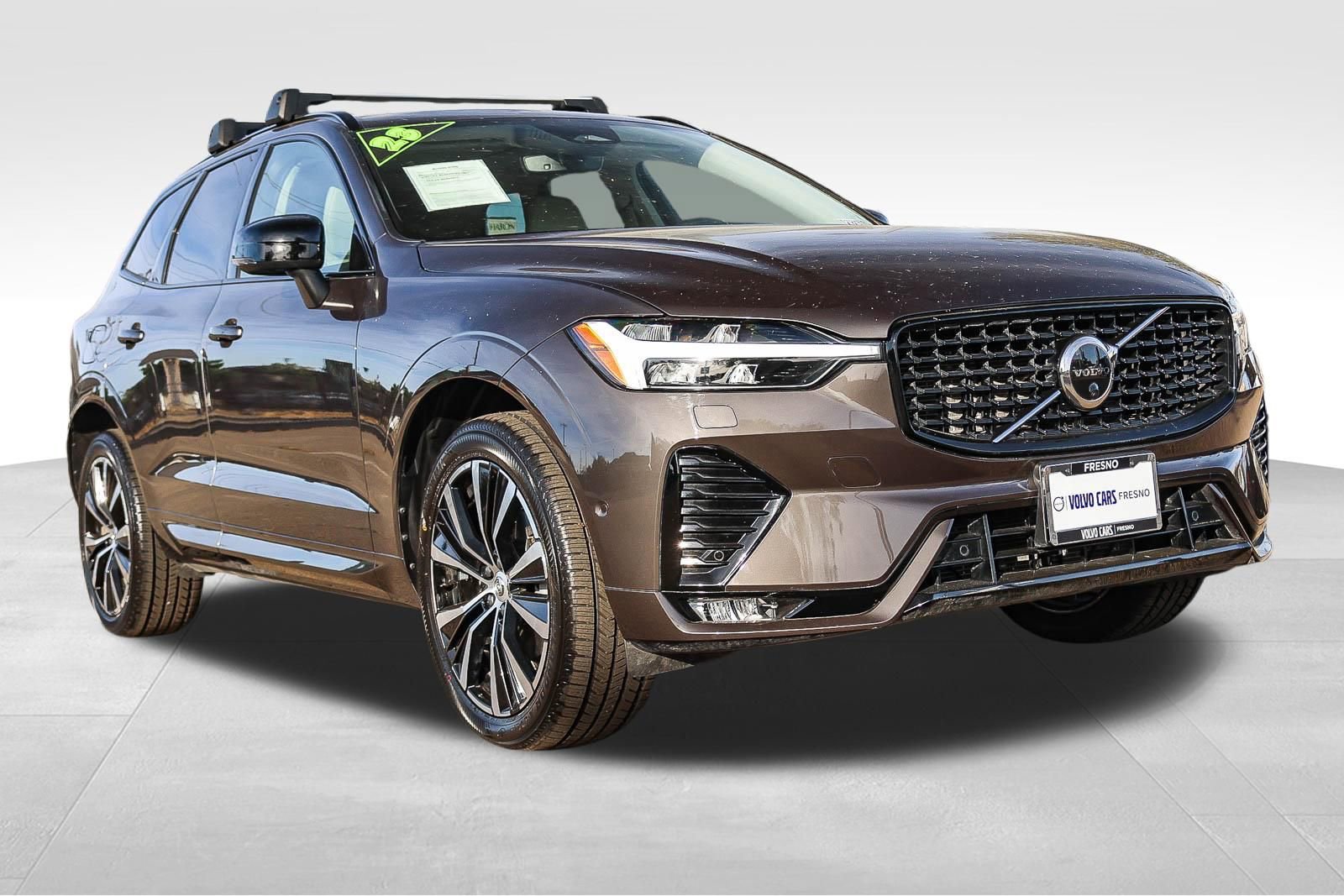 Used 2023 Volvo XC60 B5 Plus w/ Climate Package image 3