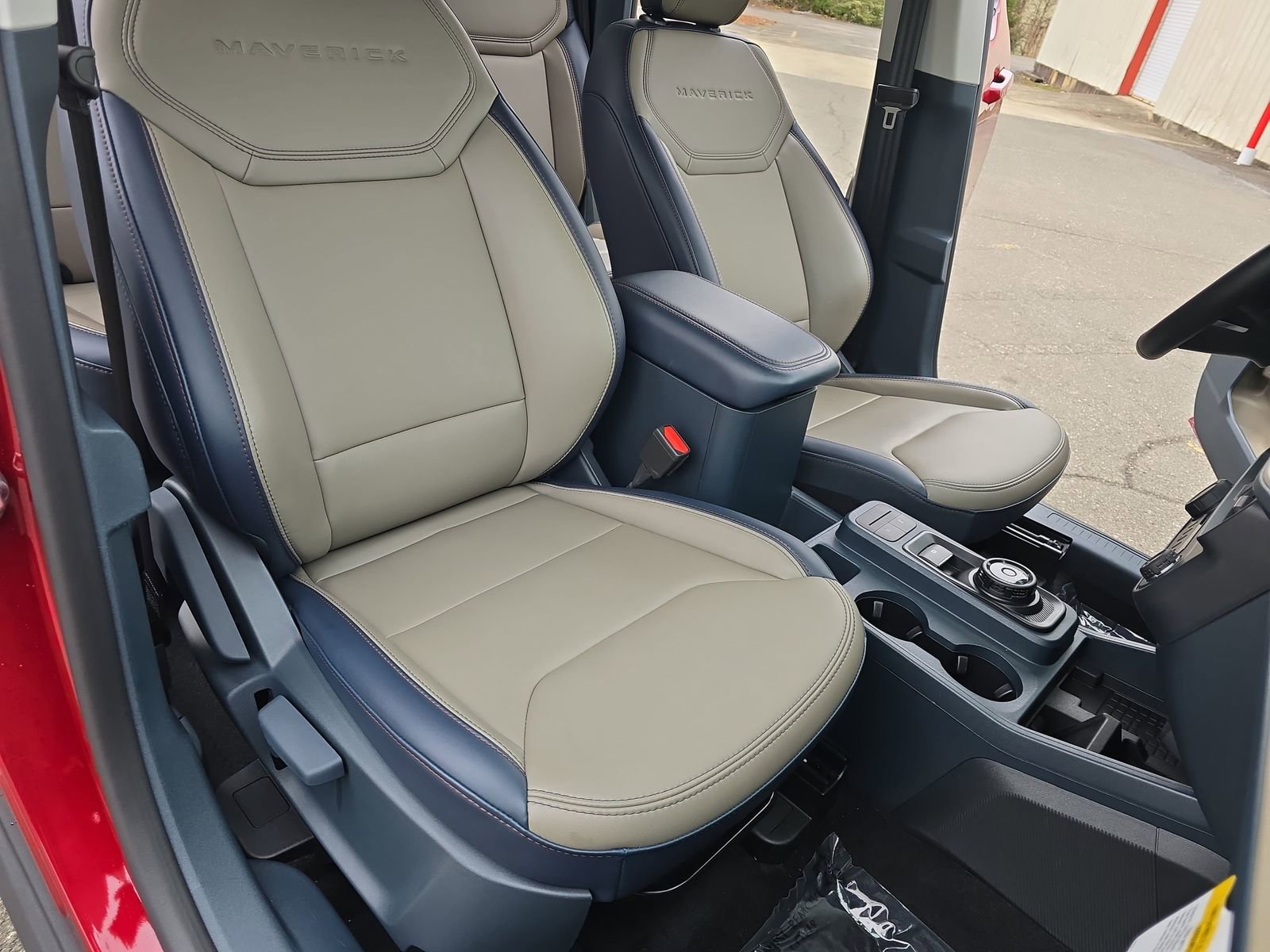 Used 2025 Ford Maverick Lariat w/ 4K Tow Package image 16