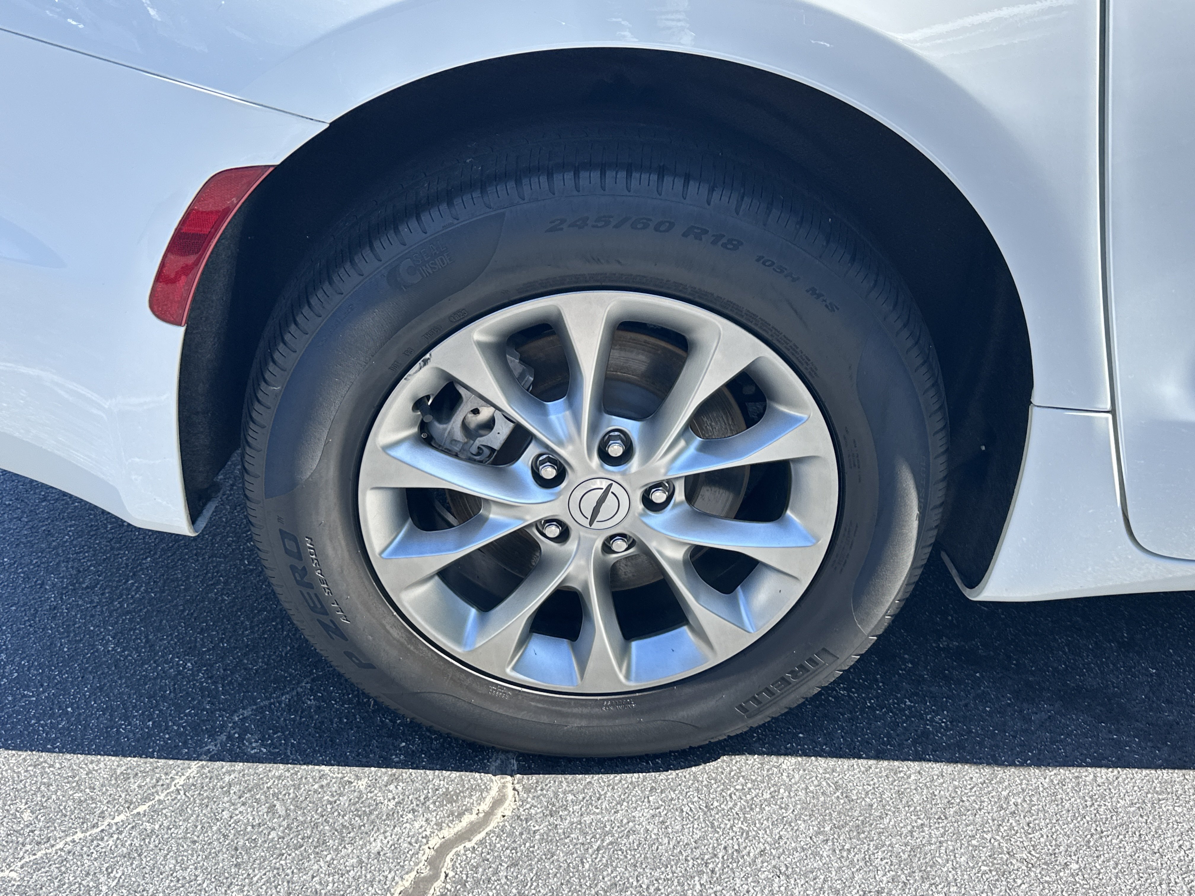 Used 2023 Chrysler Pacifica Touring-L AWD/4WD image 20