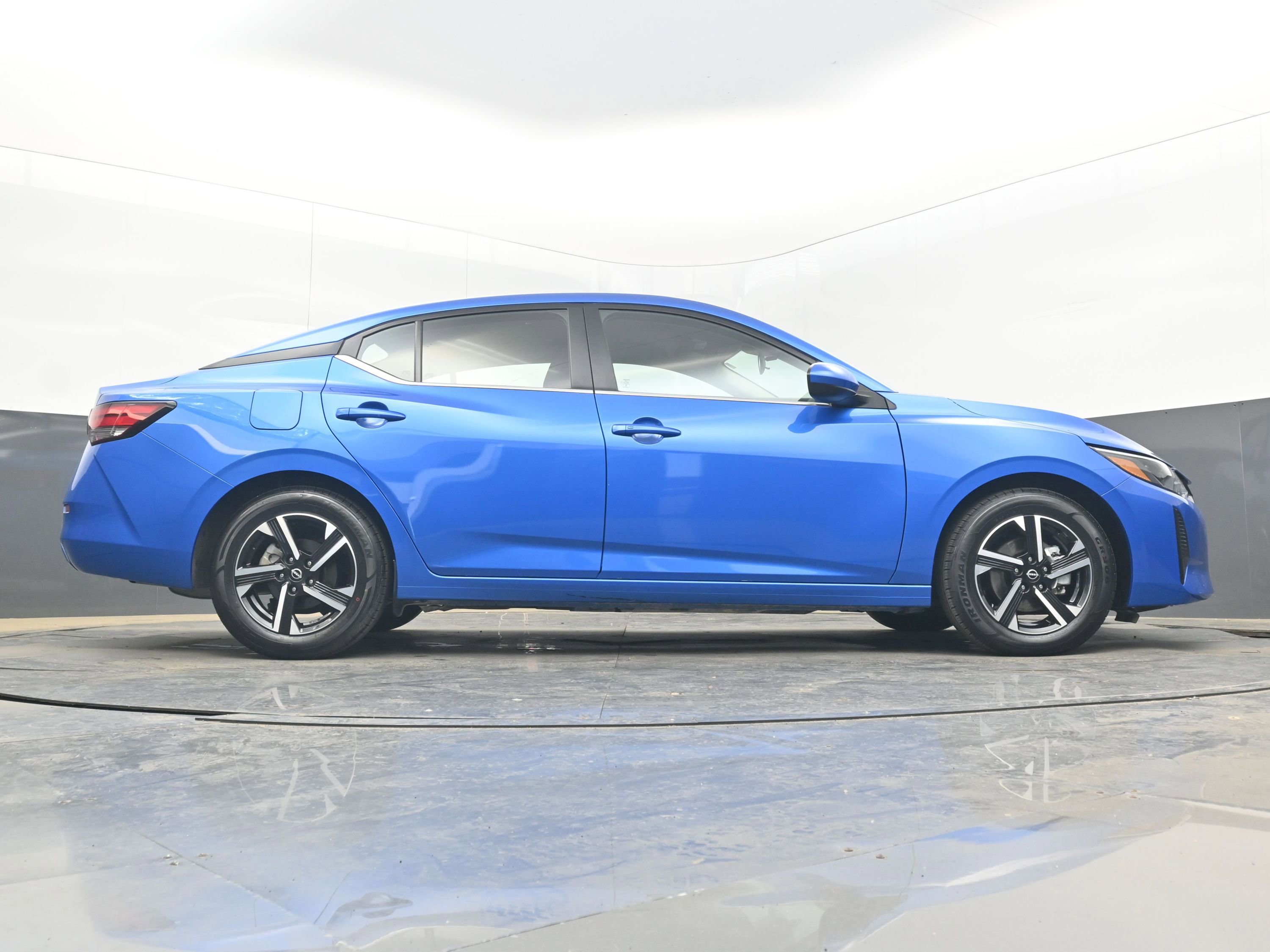 Used 2025 Nissan Sentra SV image 30