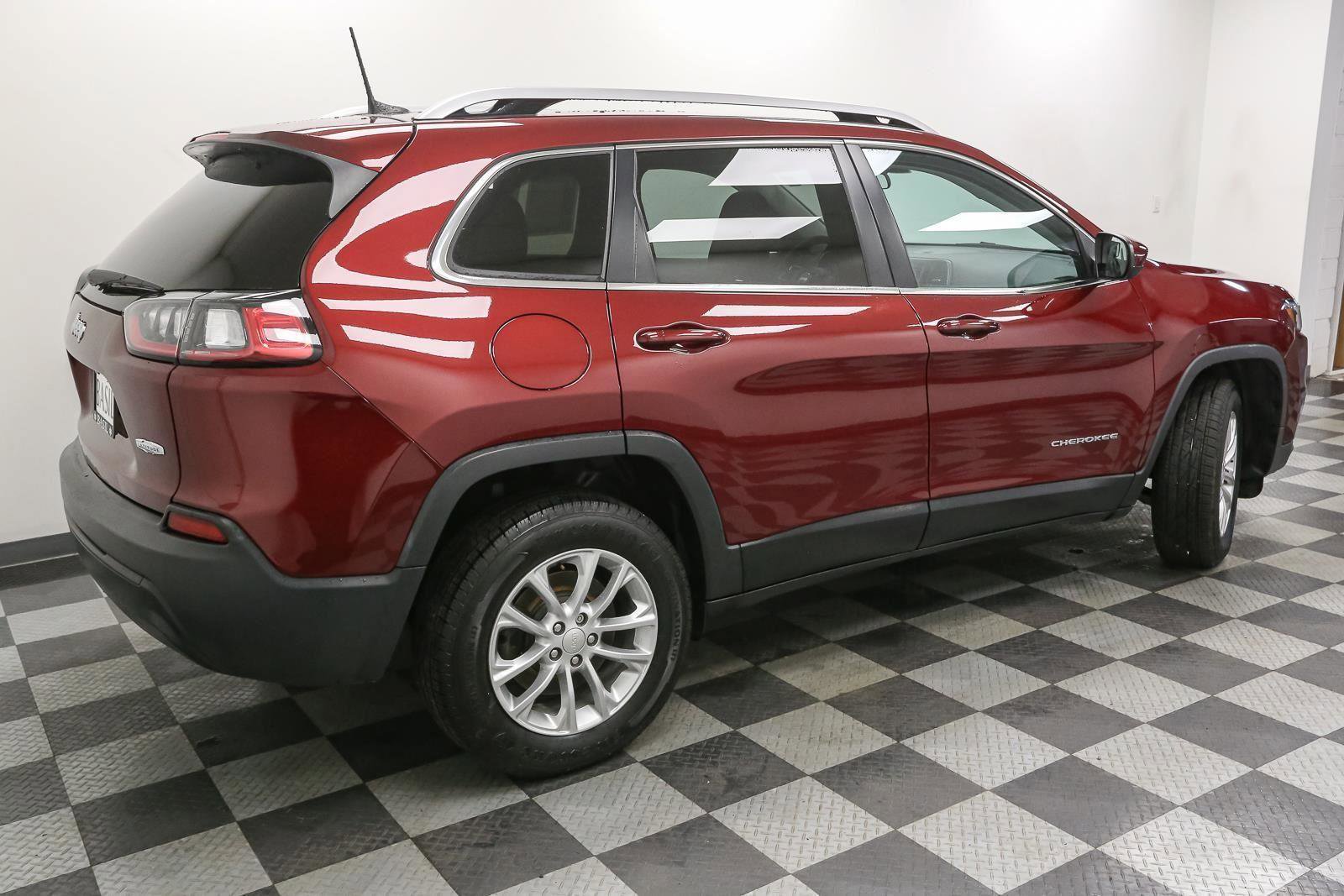 Used 2019 Jeep Cherokee Latitude w/ Popular Appearance Group AWD/4WD image 10