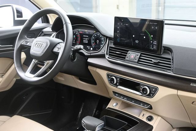 Used 2025 Audi Q5 2.0T Premium Plus w/ Premium Plus Package AWD/4WD image 29