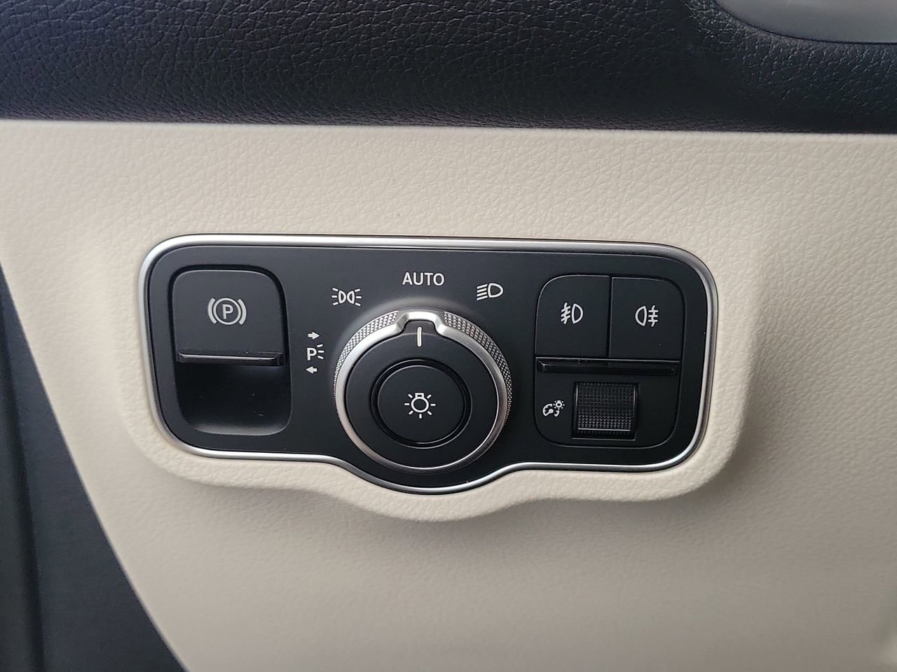 Certified 2025 Mercedes-Benz GLB 250 4MATIC image 31