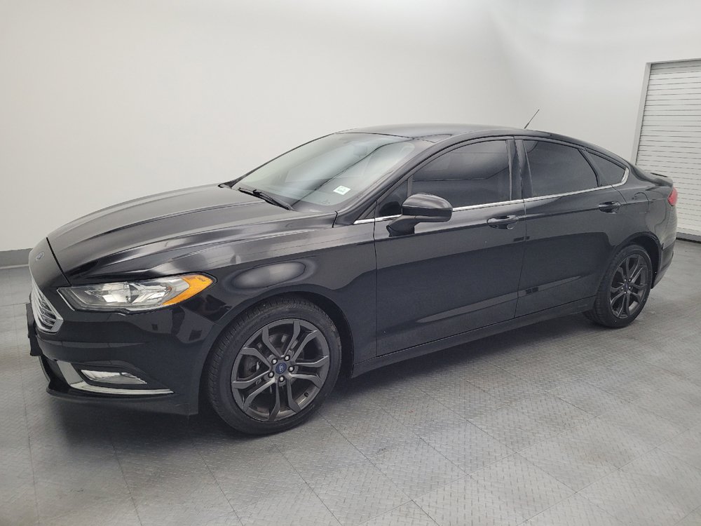 Used 2018 Ford Fusion SE w/ Equipment Group 201A FWD image 2