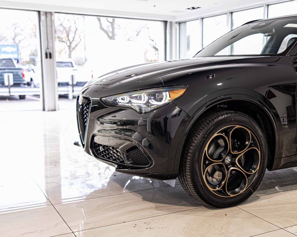 New 2025 Alfa Romeo Stelvio Sprint image 4