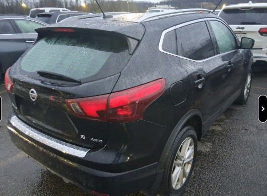 Used 2018 Nissan Rogue Sport SV w/ SV Technology Package image 3