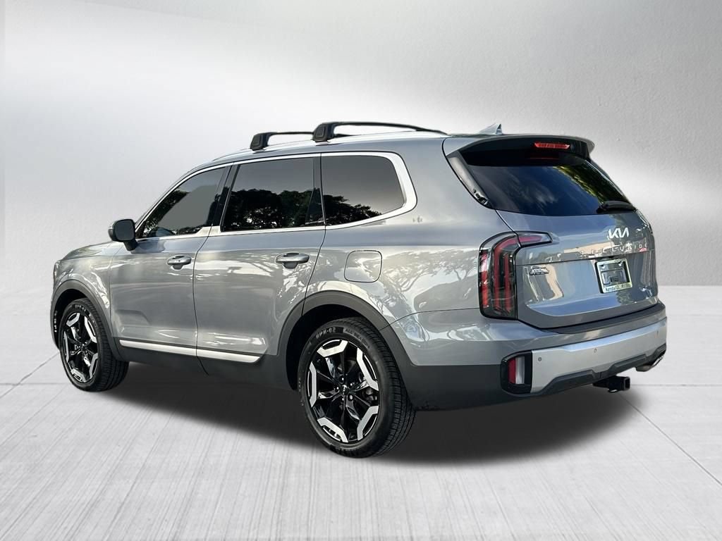 Used 2023 Kia Telluride EX w/ EX Captain's Chair Package FWD image 7