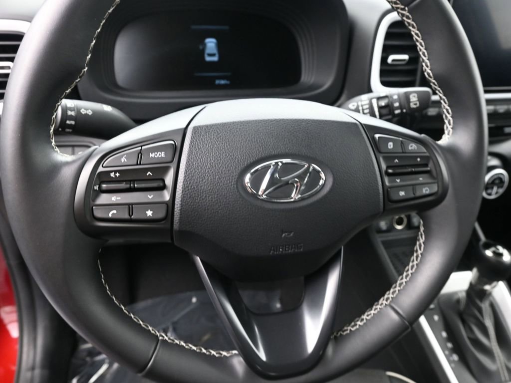 Used 2024 Hyundai Venue Limited image 29