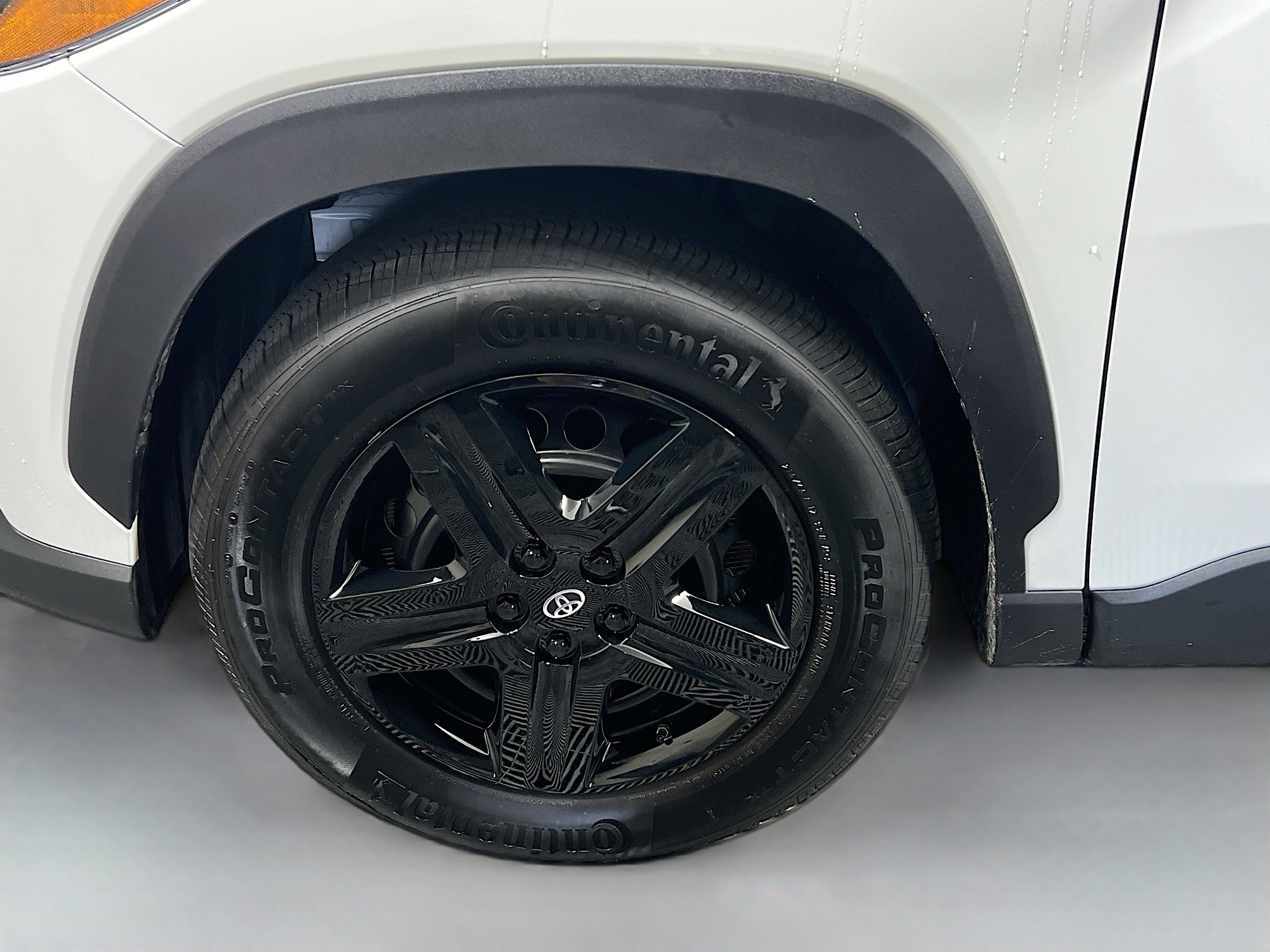 Used 2025 Toyota Corolla Cross L image 13