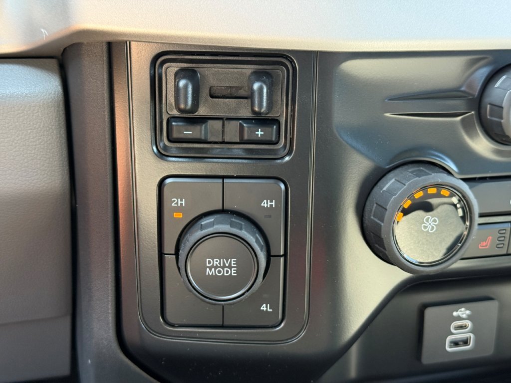 New 2027 Ford F250 XLT w/ XLT Premium Package AWD/4WD image 26