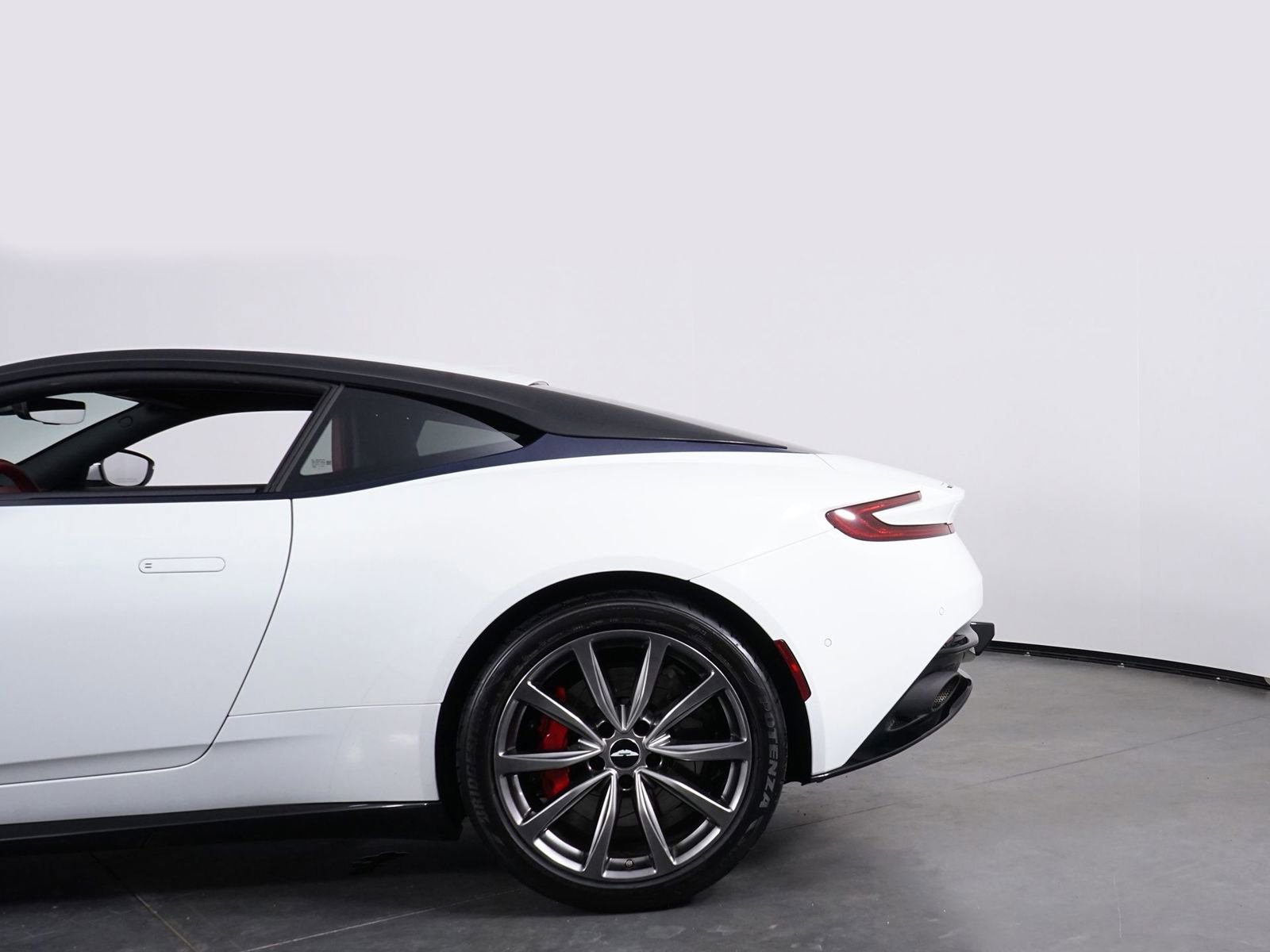 Used 2018 Aston Martin DB11 V12 image 24